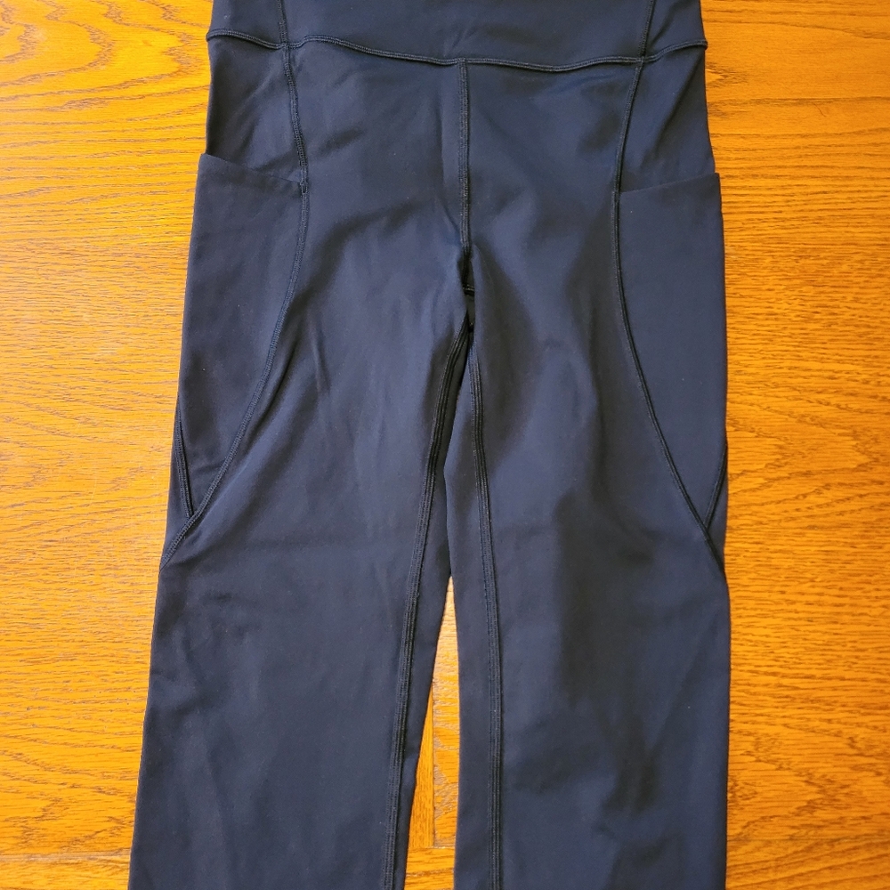 Lululemon Women's Black Capri Pants